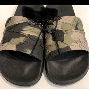 🌻💐🌸ZARA Camouflage Slides - they have been worn